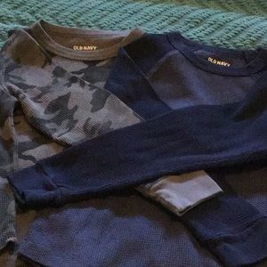 2 Old Navy Boys Thermal Tops, Sized Small 6-7